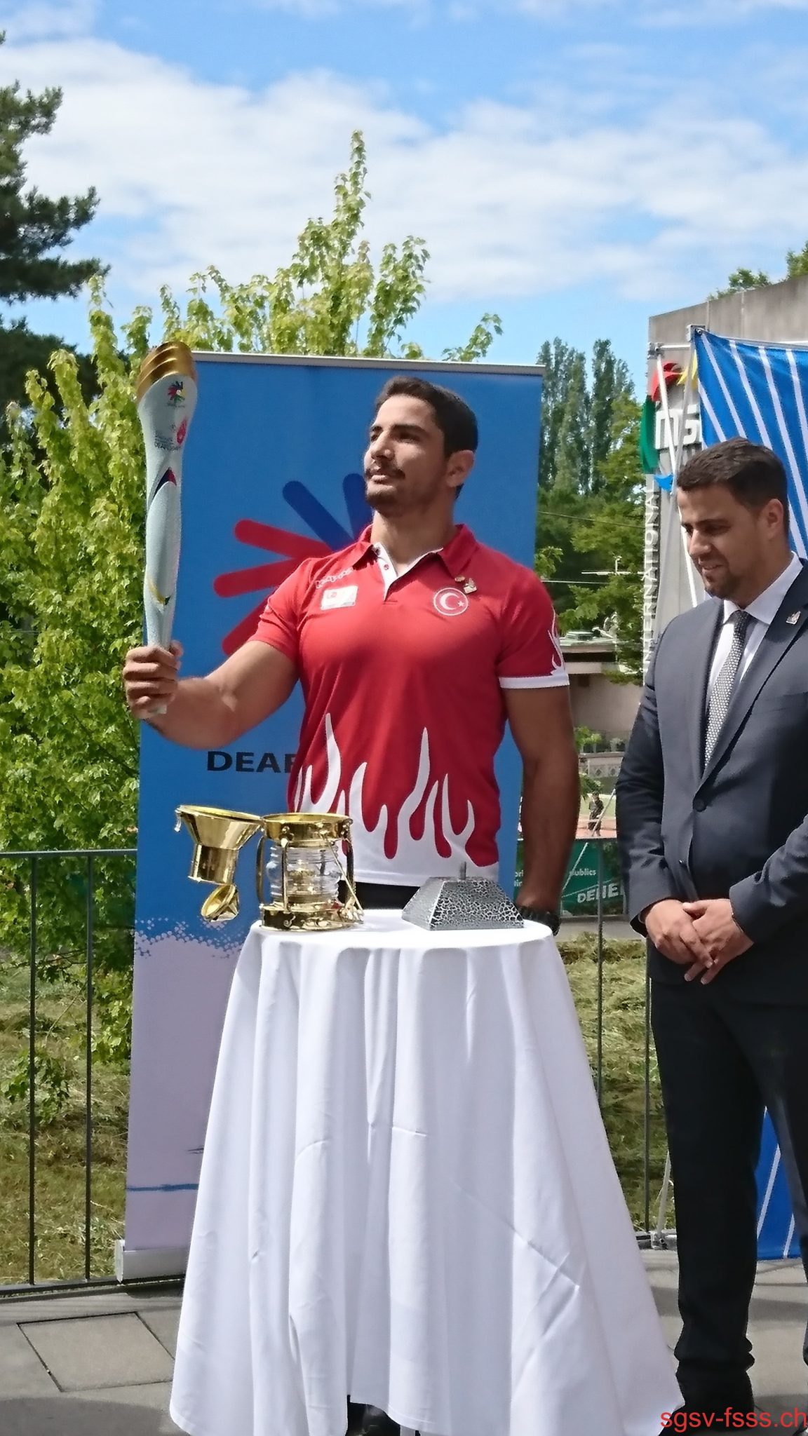 23. Deaflympics 2017 Die DeaflympicsFackel wurde in Lausanne